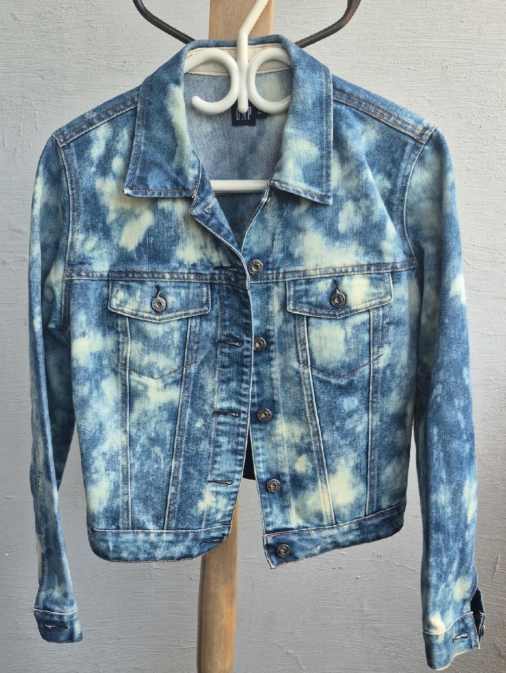 GAP- BLEACHED DENIM JACKET